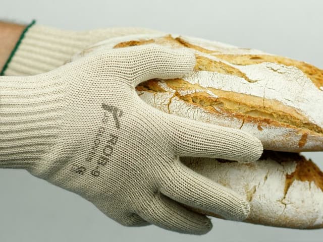 Czym kierować się przy wyborze rękawic do pracy z żywnością?