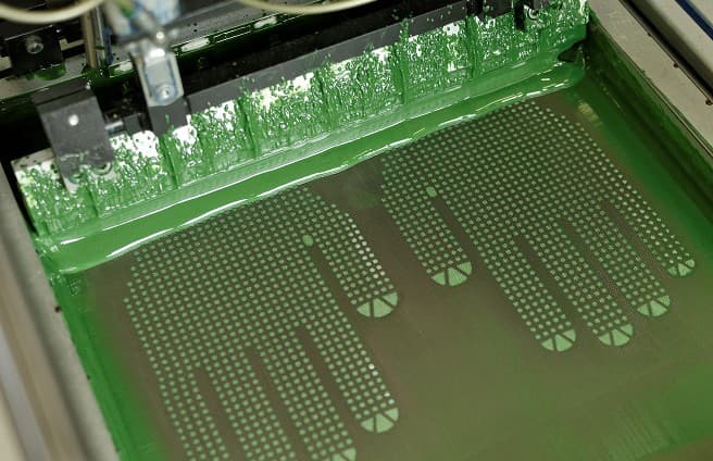 Handschuhproduktion unter Verwendung technischer Garne und moderner Materialien